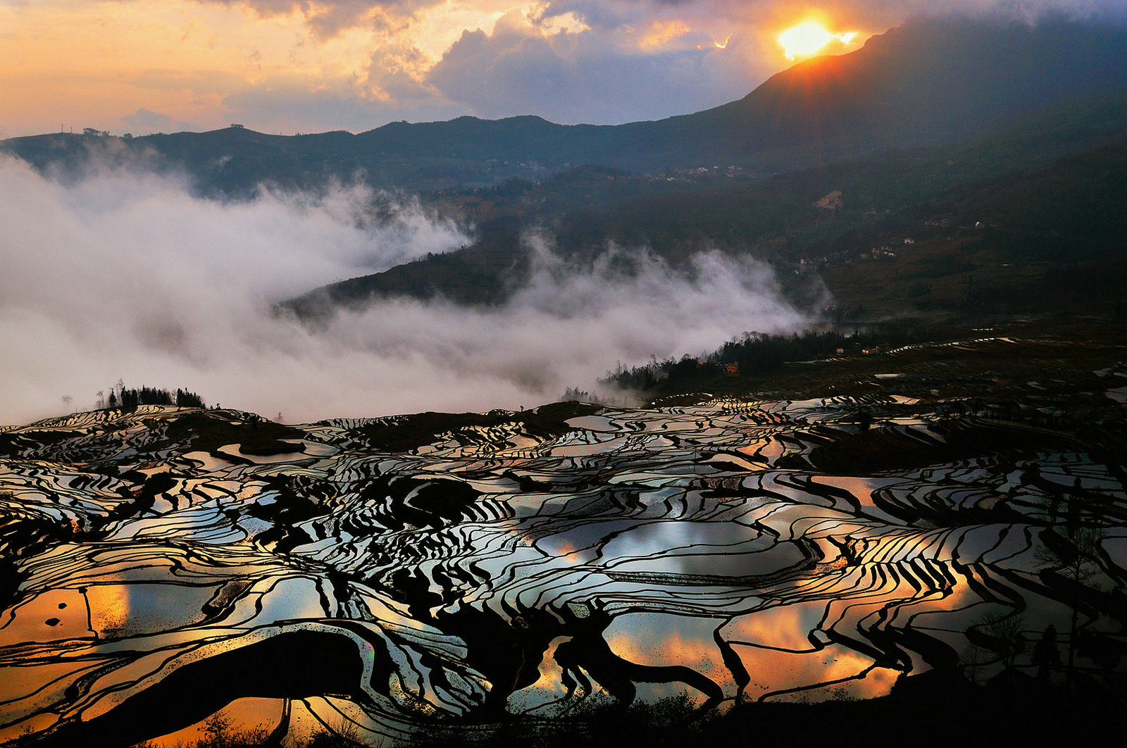 蒙自gdp超越弥勒_弥勒菩萨图片(3)