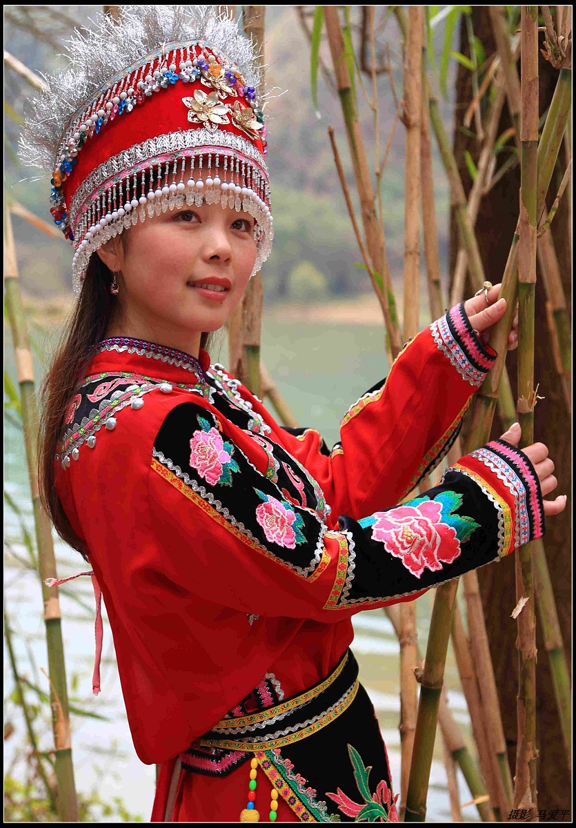 彩云之南少数民族少女