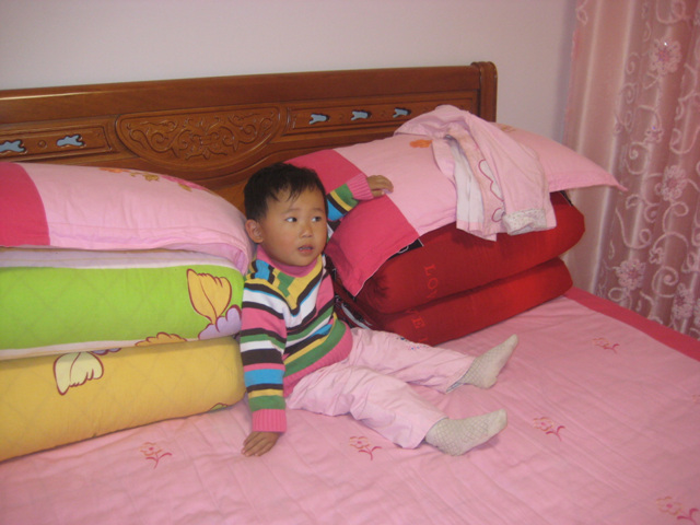 童趣: 二岁奶娃穿袜记 太可爱啦! - 游侠杭州圈 