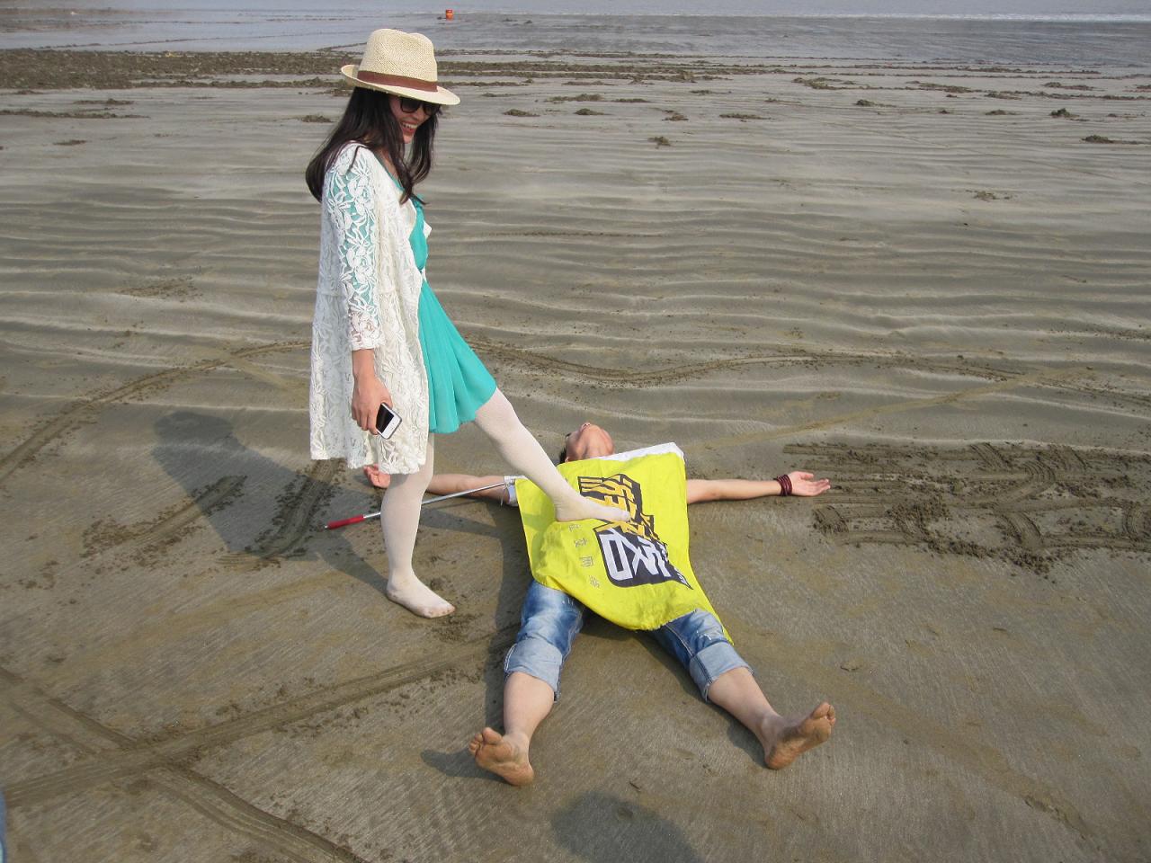 2012-5-6象山沙滩之【火辣辣的帅哥<em>美女</em>火辣辣